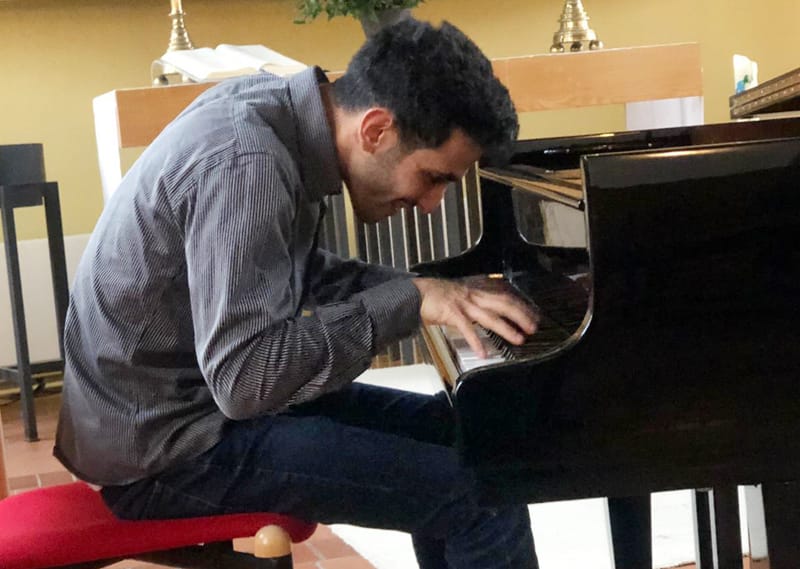 Musik ist Hoffnung 3 GerhardHacker Fluegel03