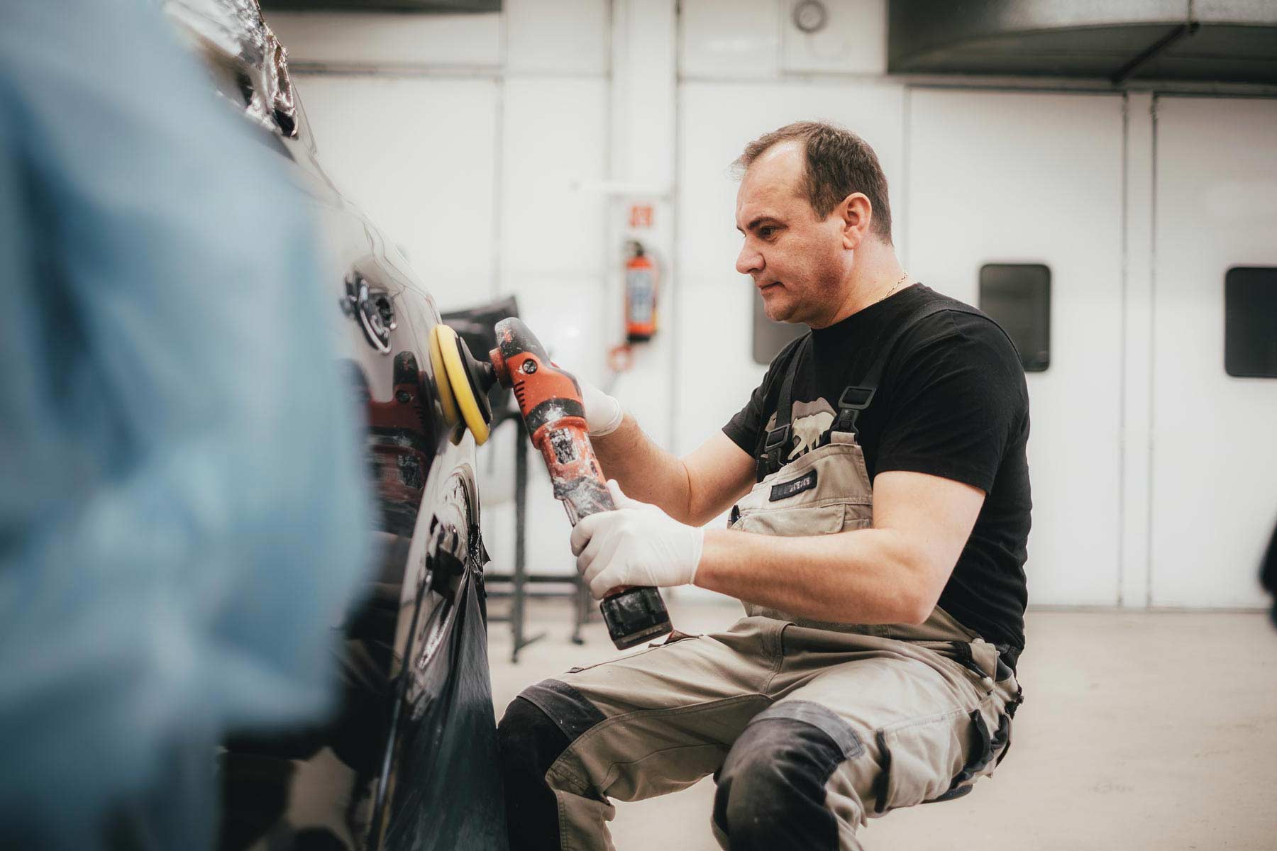 KFZ Werkstatt Hacker in Geesthacht. Lackiererei